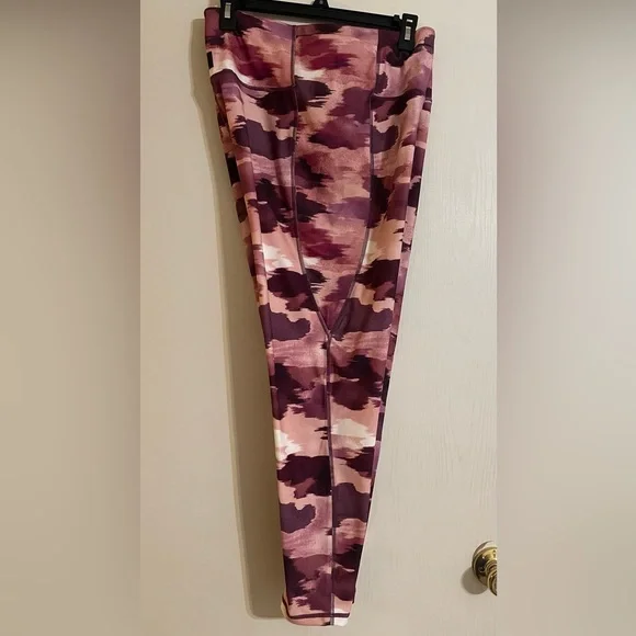 Reebok XXL women’s workout capris. 21 inch inseam 36 inch length. NWOT. - Picture 2 of 9